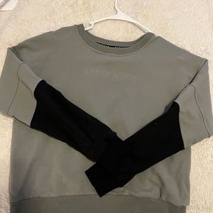 NWOT Ryderwear Sweatshirt